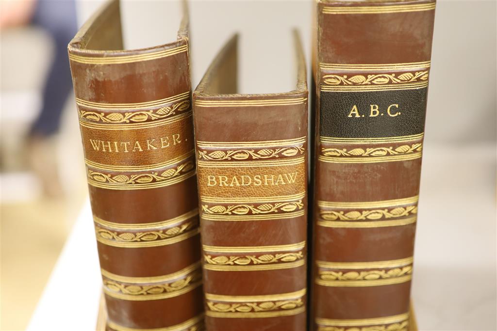 A small leather bookshelf, leather book covers, a novelty wooden book money box, etc.